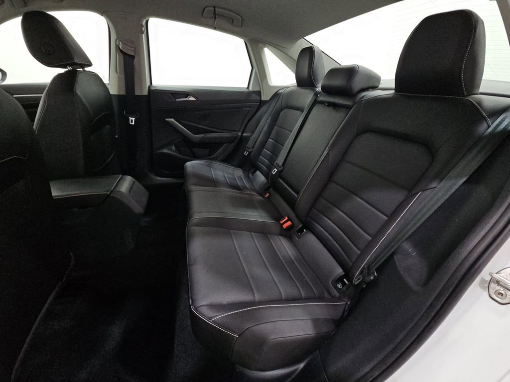 Used 2023 Volkswagen Jetta SE image 5