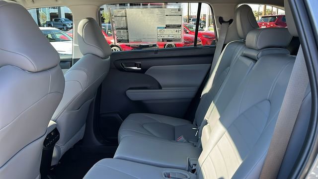 New 2026 Toyota Highlander XLE image 19