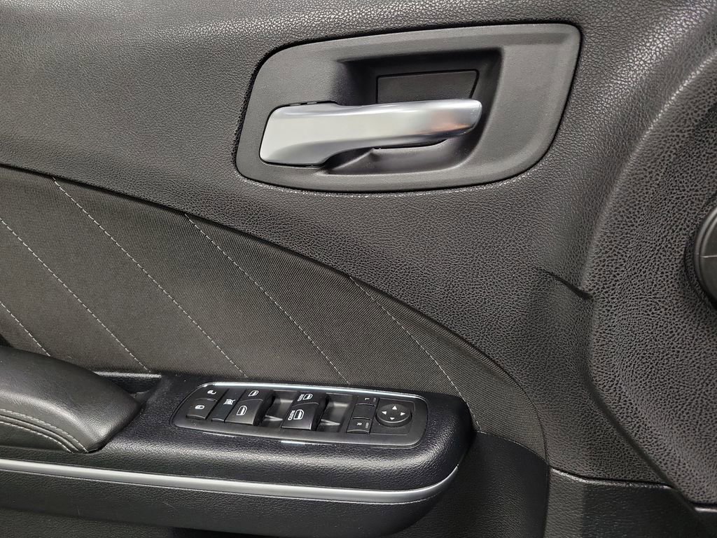 Used 2017 Dodge Charger R/T image 19
