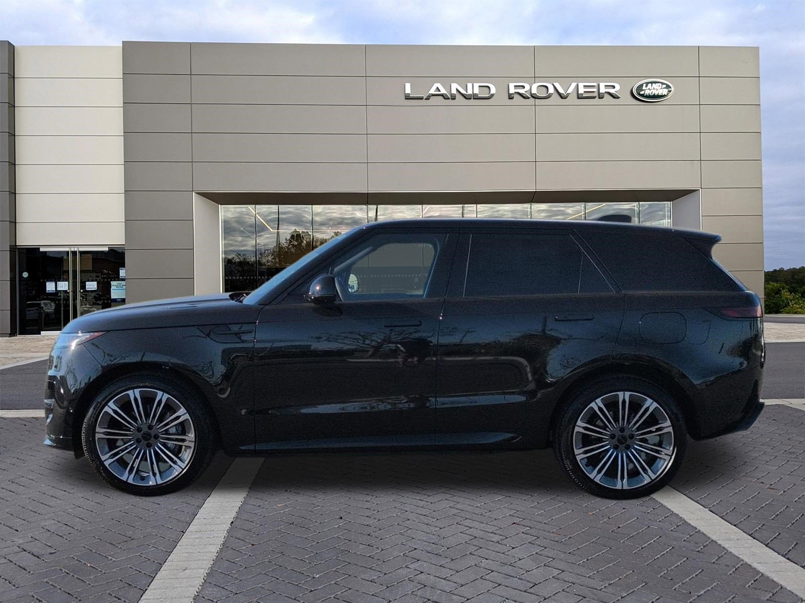 New 2026 Land Rover Range Rover Sport Dynamic SE AWD/4WD image 8