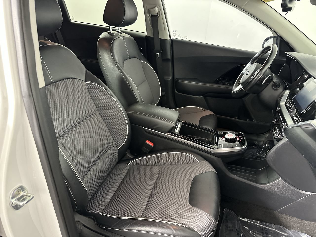 Used 2021 Kia Niro EX FWD image 22