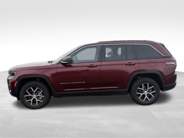 Used 2024 Jeep Grand Cherokee Limited w/ Trailer Tow Package AWD/4WD image 3