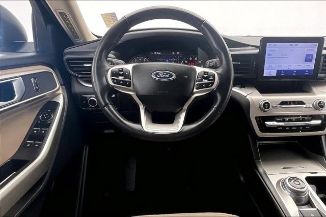 Used 2023 Ford Explorer XLT AWD/4WD image 4