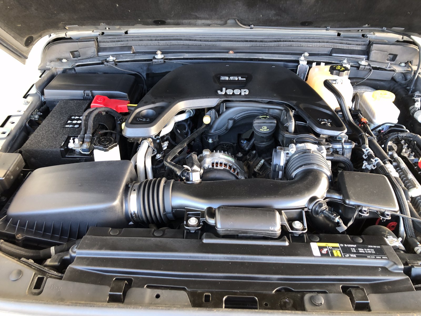 Used 2018 Jeep Wrangler Unlimited Sport S AWD/4WD image 3