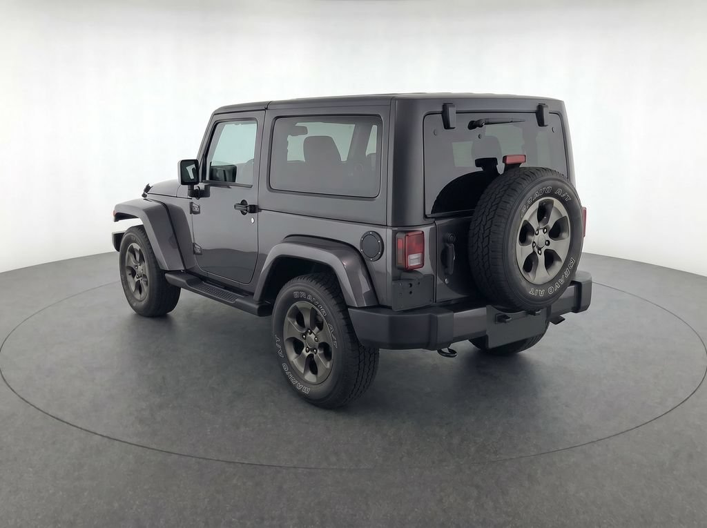 Used 2018 Jeep Wrangler Sahara w/ Connectivity Group AWD/4WD image 3