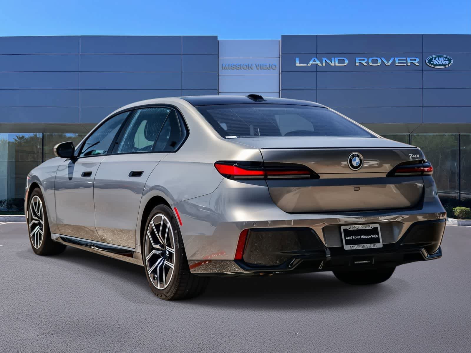 Used 2024 BMW 740i w/ Premium Package image 6