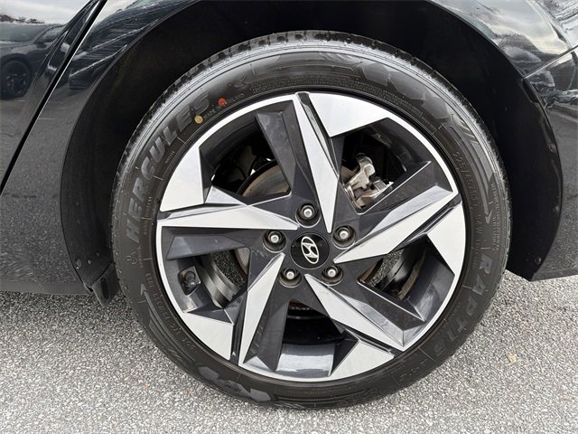 Certified 2022 Hyundai Elantra Limited image 19