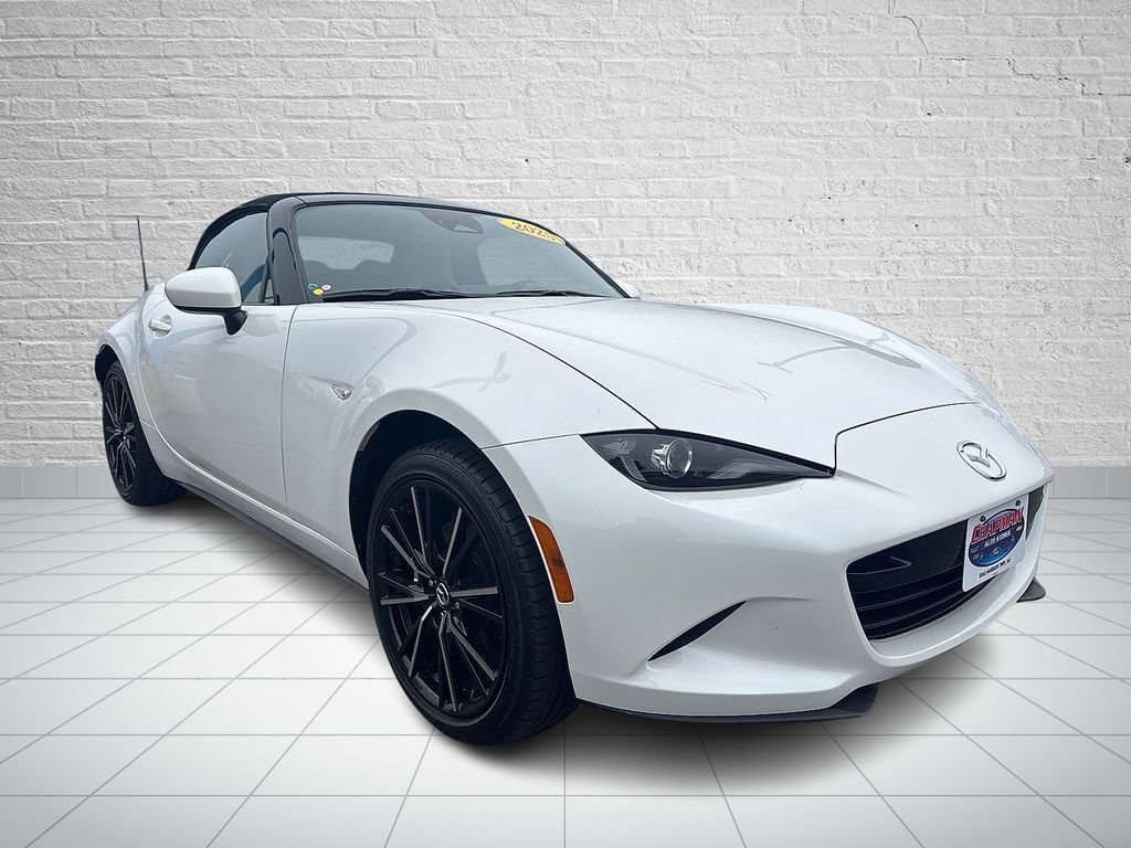 Used 2025 MAZDA MX-5 Miata Grand Touring w/ Weather Package RWD image 3