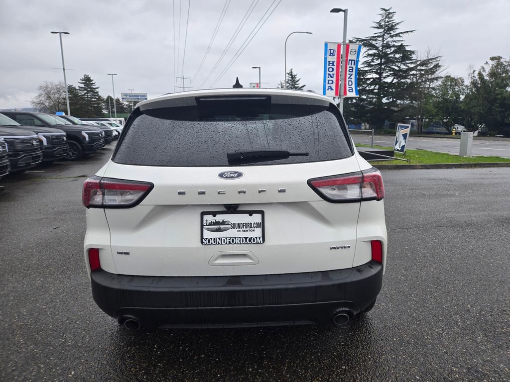 Used 2022 Ford Escape SE w/ SE Sport Appearance Package image 6