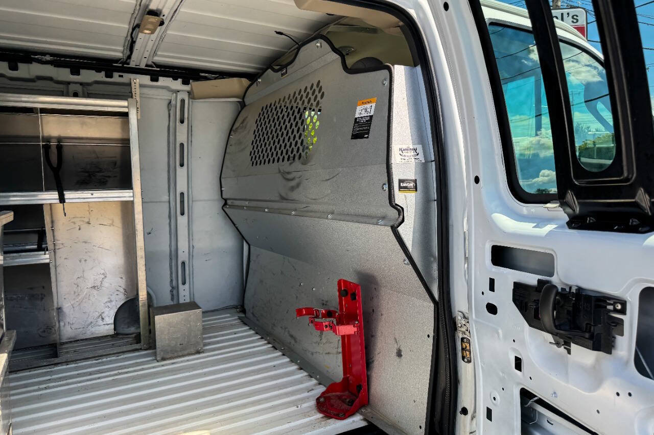 Used 2018 Chevrolet Express 2500 w/ Driver Convenience Package RWD image 14