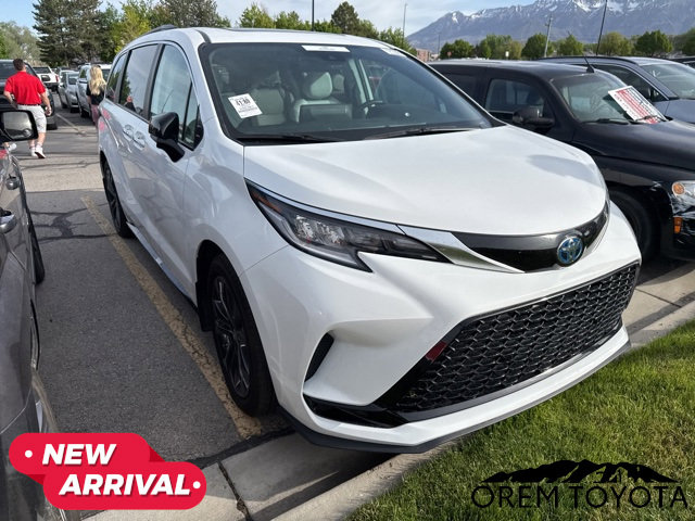 Used 2024 Toyota Sienna XSE FWD image 6