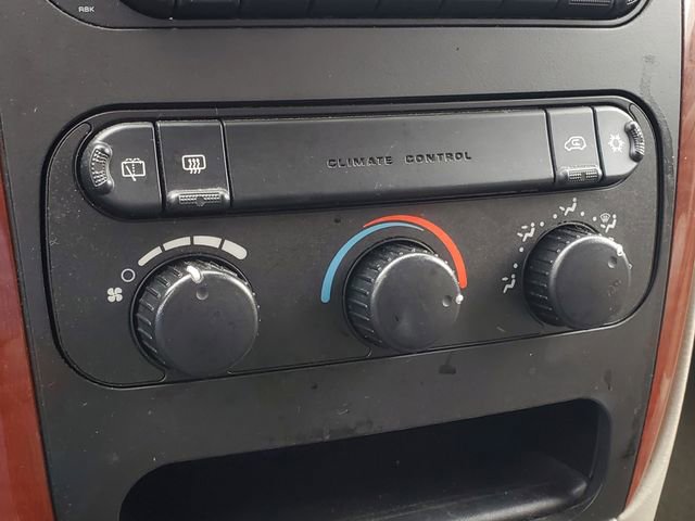 Used 2006 Chrysler Town & Country image 20