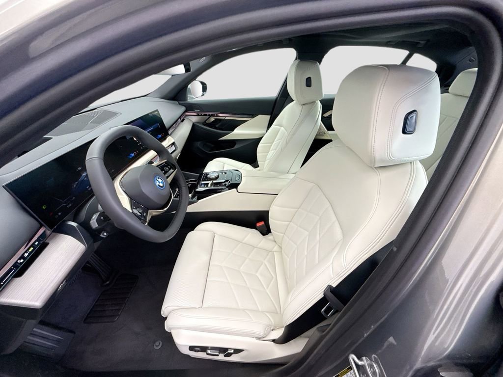 New 2026 BMW i5 eDrive40 w/ Premium Package image 18