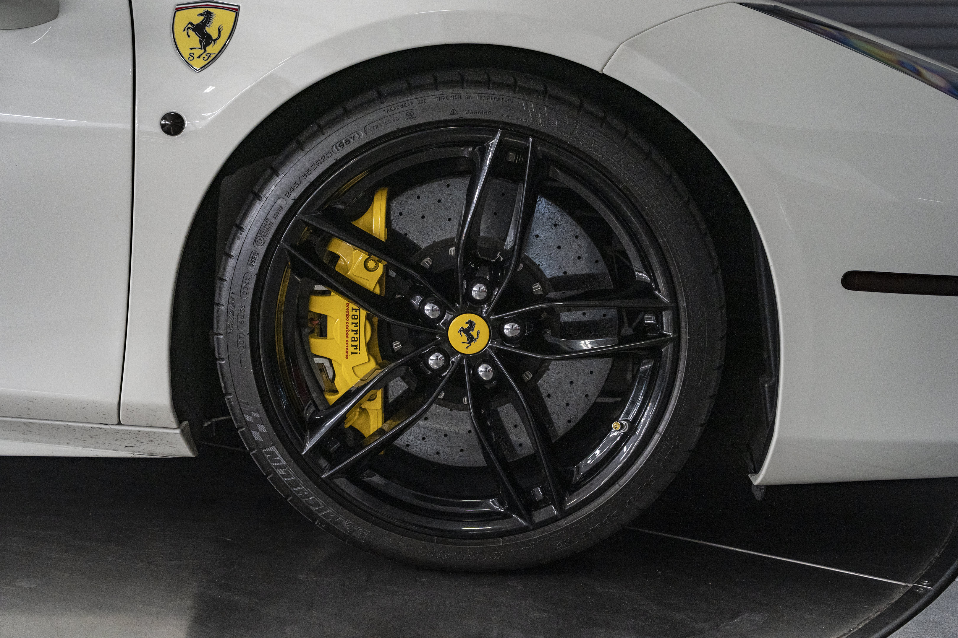 Used 2018 Ferrari 488 GTB RWD image 17