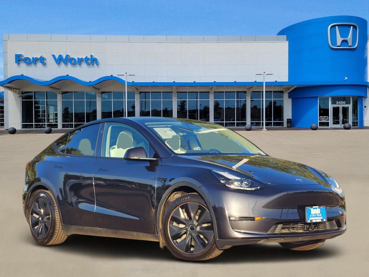 Used 2024 Tesla Model Y Long Range AWD/4WD image 1
