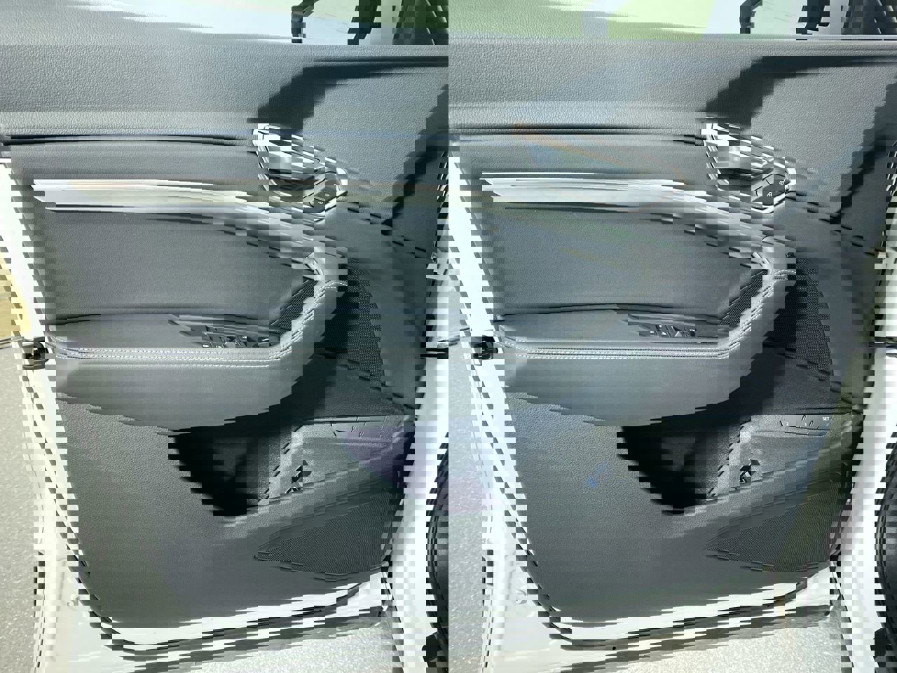 Certified 2022 Audi e-tron Premium w/ Convenience Plus Package image 20