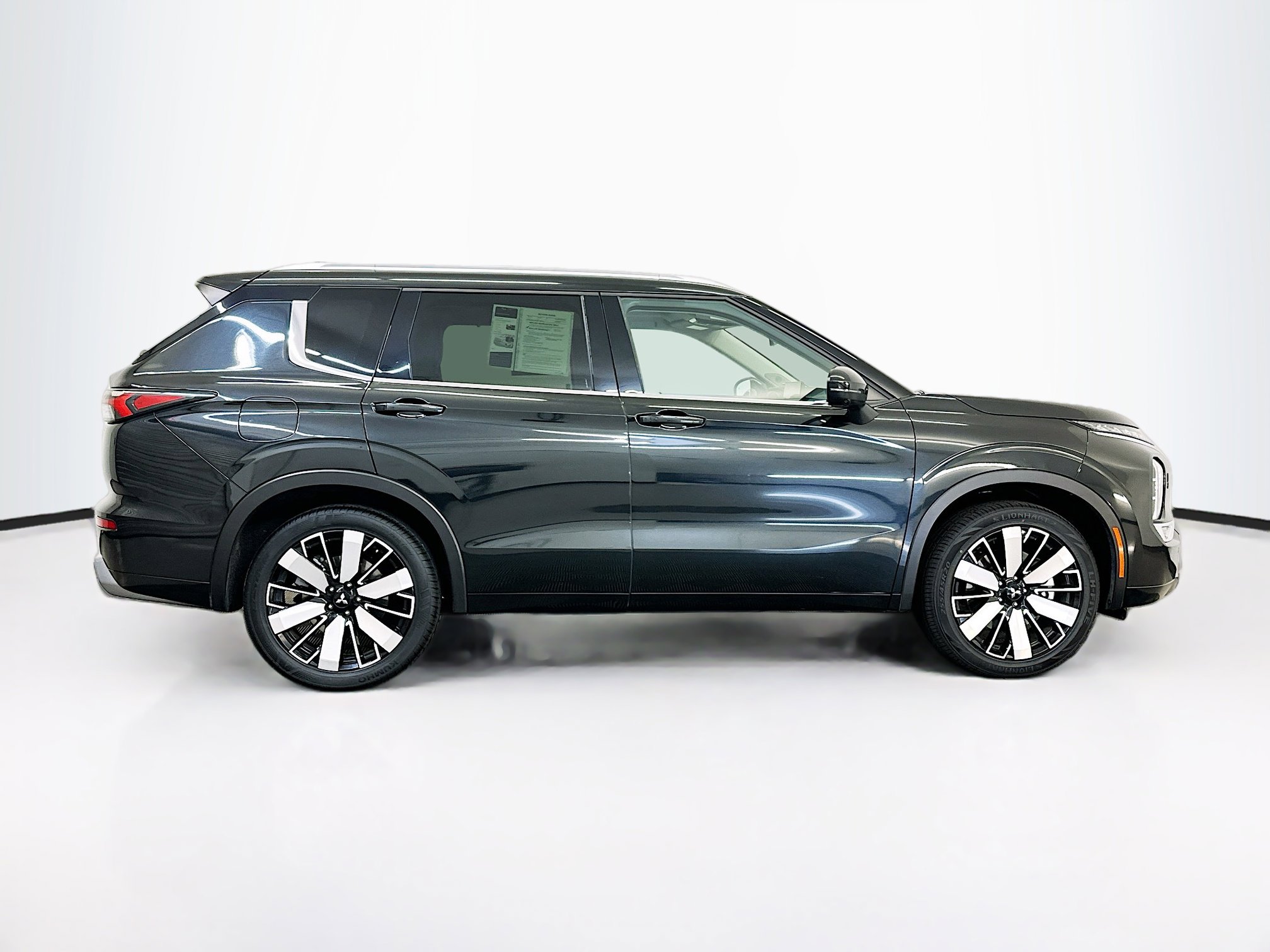 Used 2025 Mitsubishi Outlander SEL AWD/4WD image 10