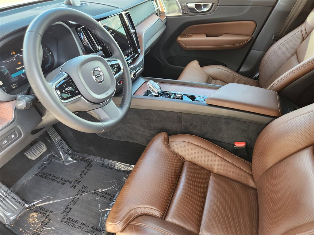 Used 2023 Volvo XC60 T8 Ultimate image 6