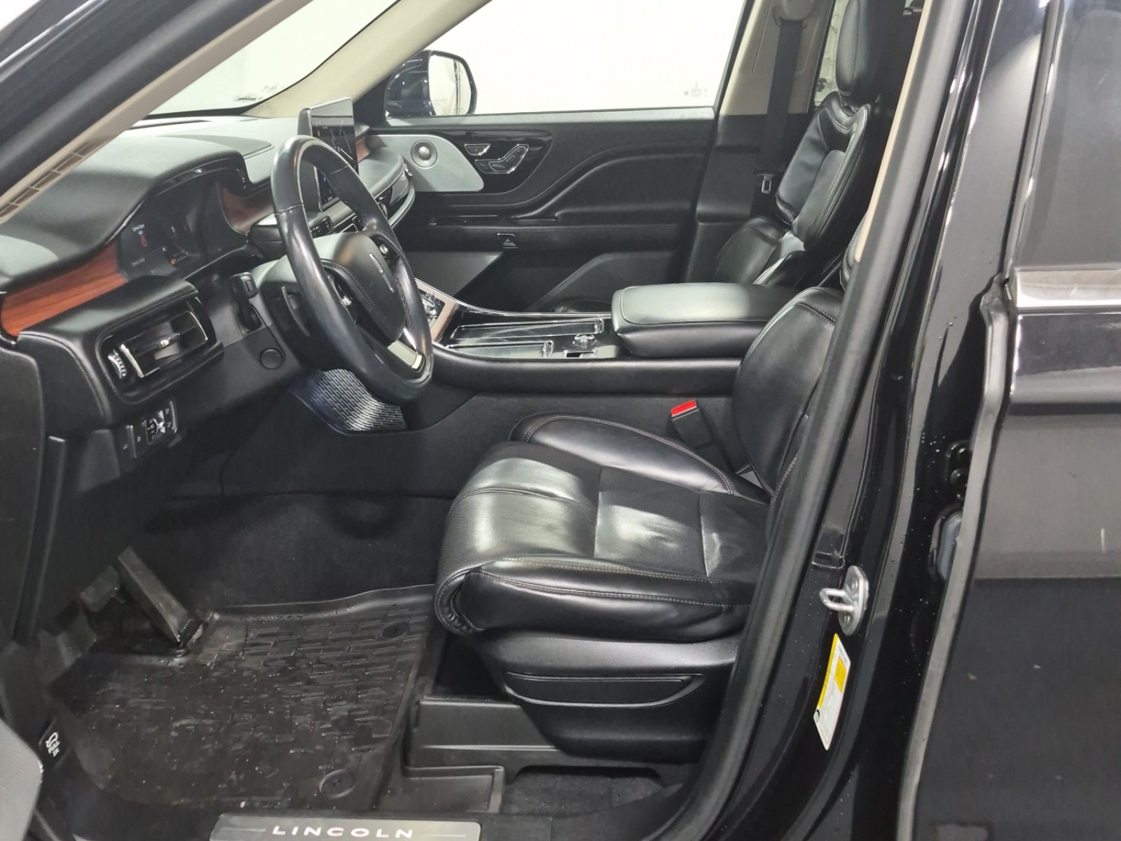 Used 2021 Lincoln Aviator Reserve AWD/4WD image 9