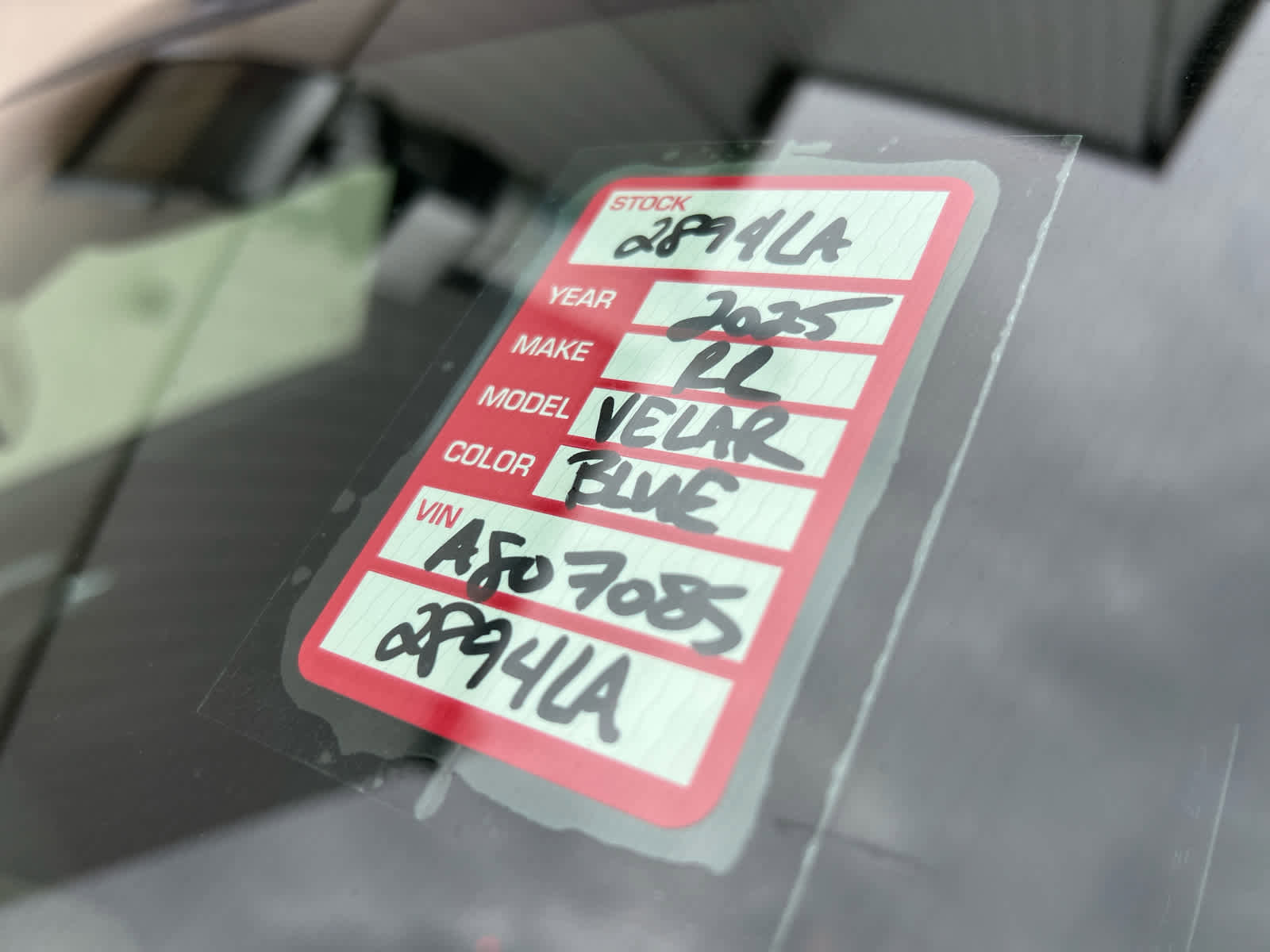 Used 2025 Land Rover Range Rover Velar Dynamic SE image 18