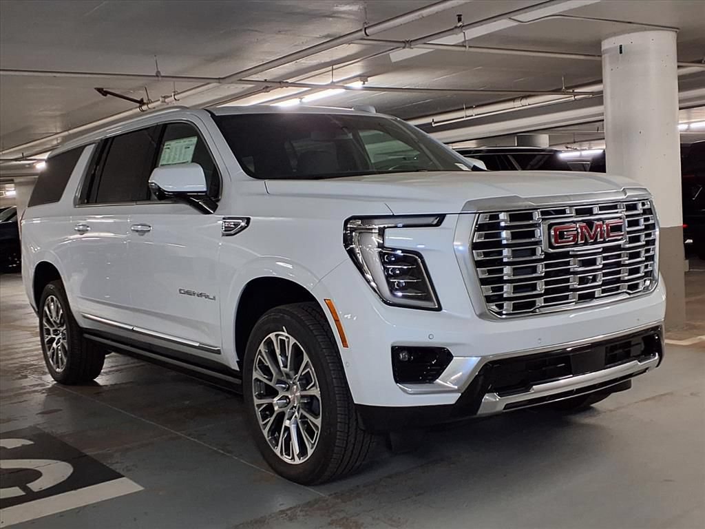 Used 2026 GMC Yukon XL Denali w/ Sun & Power Step Package AWD/4WD image 3
