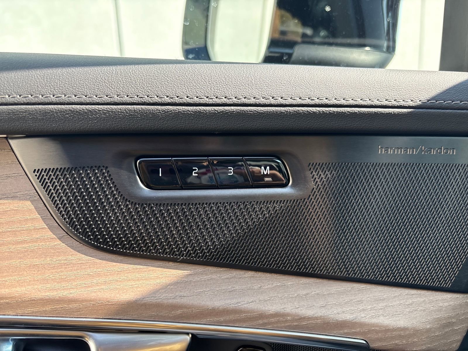 New 2026 Volvo XC90 B6 Plus w/ Protection Package Premier image 11