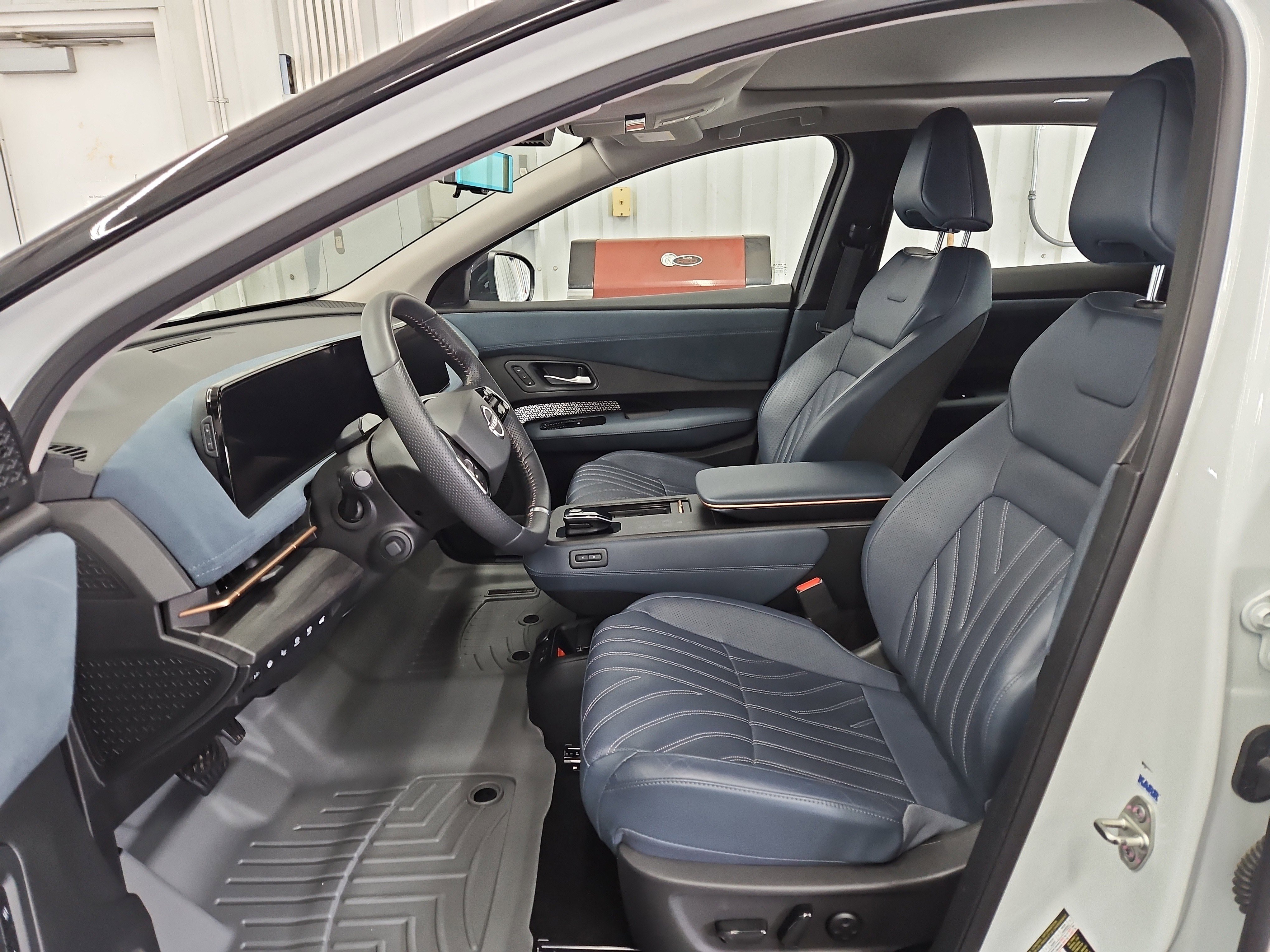 Used 2023 Nissan Ariya AWD/4WD image 8