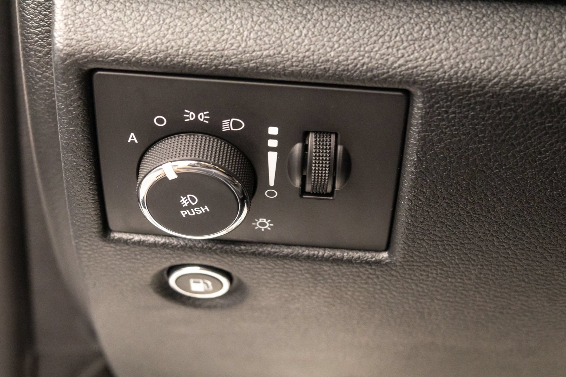 Used 2016 Jeep Grand Cherokee Summit AWD/4WD image 18