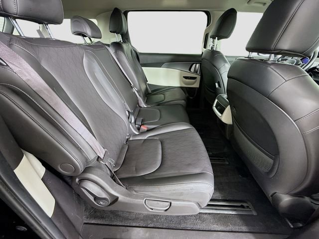 Used 2023 Kia Carnival LX FWD image 27