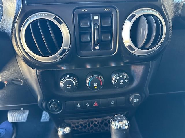 Used 2016 Jeep Wrangler Unlimited Rubicon w/ Connectivity Group image 22