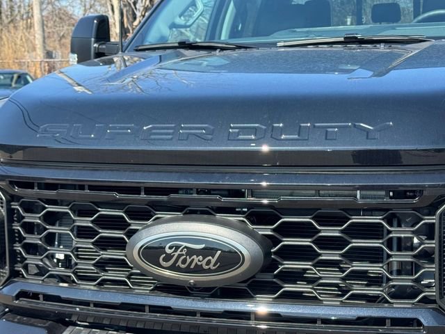New 2026 Ford F250 Lariat w/ Black Appearance Package image 5