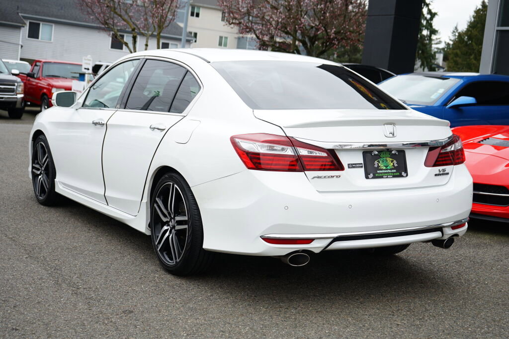Used 2017 Honda Accord Touring image 3