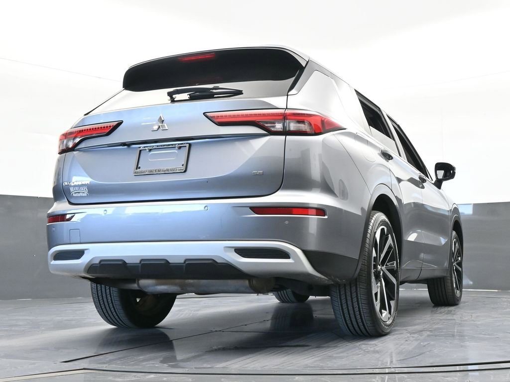 Used 2022 Mitsubishi Outlander SE image 54