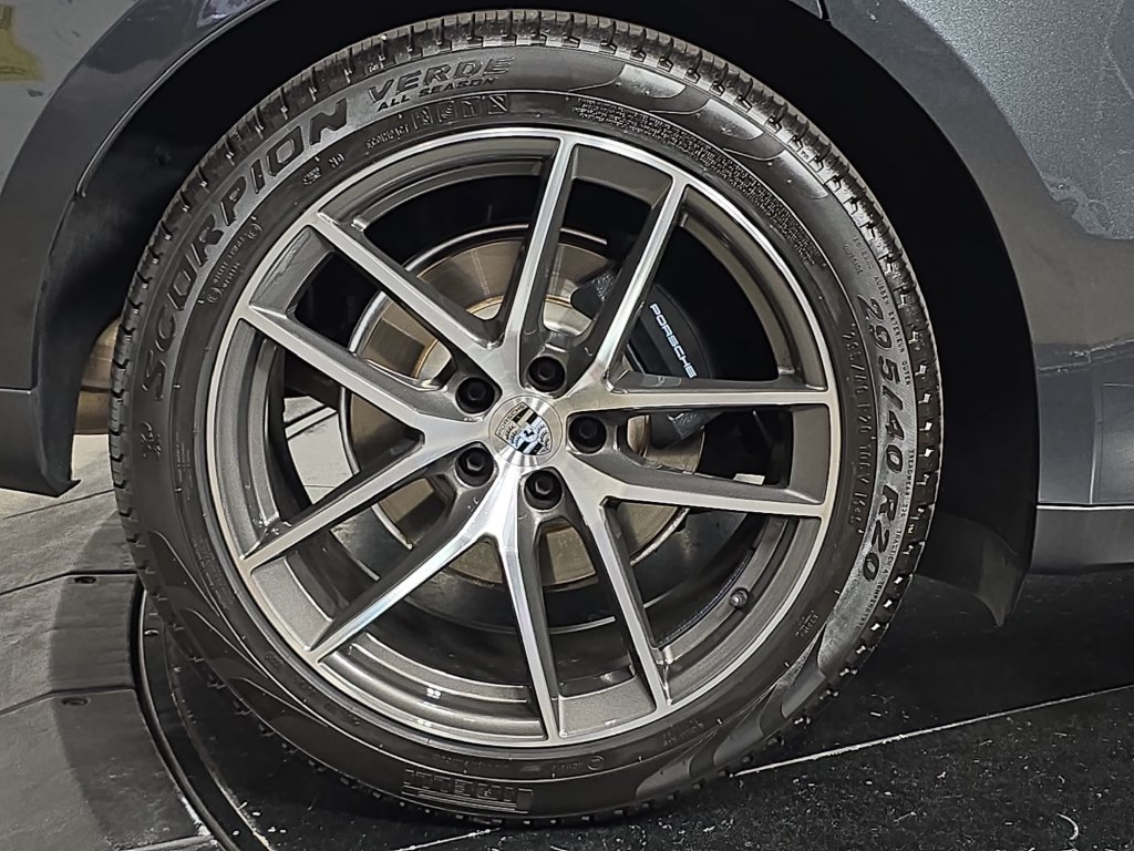 Certified 2025 Porsche Macan Turbo AWD/4WD image 29