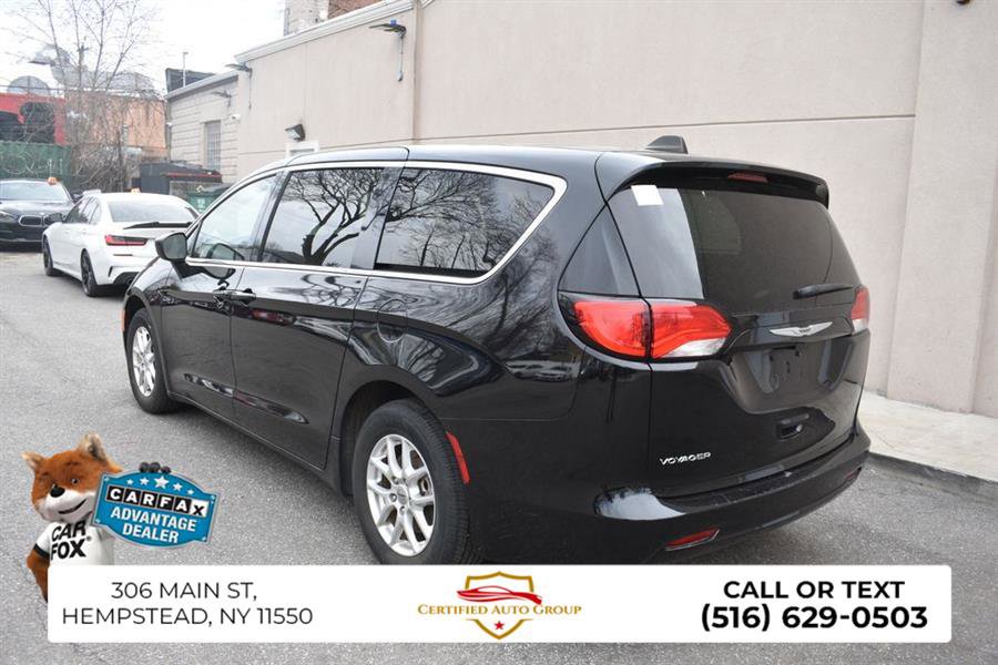 Used 2024 Chrysler Voyager LX image 7