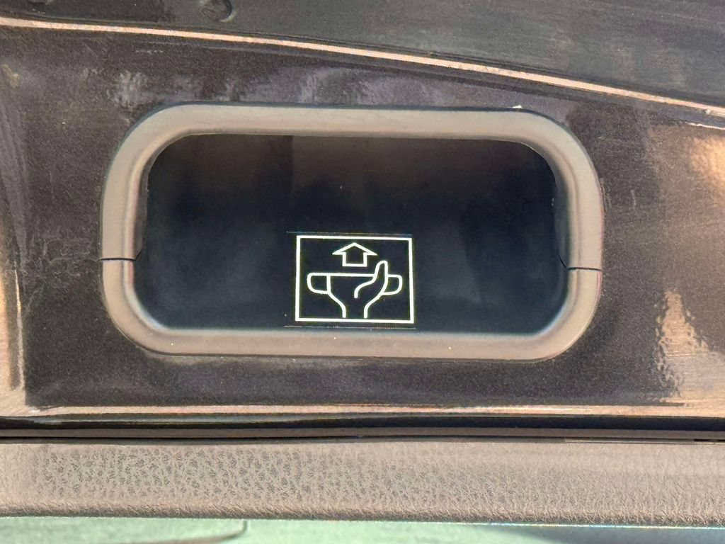 Used 2019 Toyota C-HR XLE FWD image 9