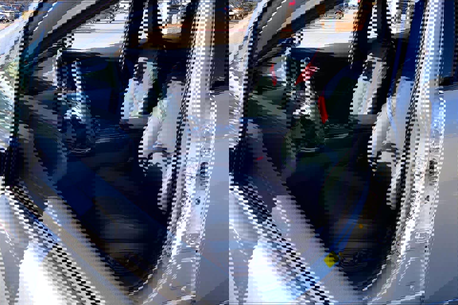 Used 2025 Toyota Prius Plug-In Hybrid image 8