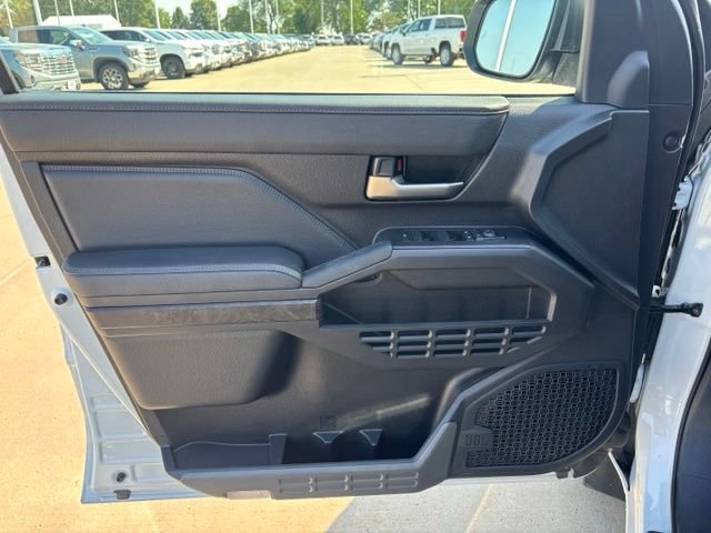 Used 2024 Toyota Tacoma Limited w/ Limited Package (LT) AWD/4WD image 19