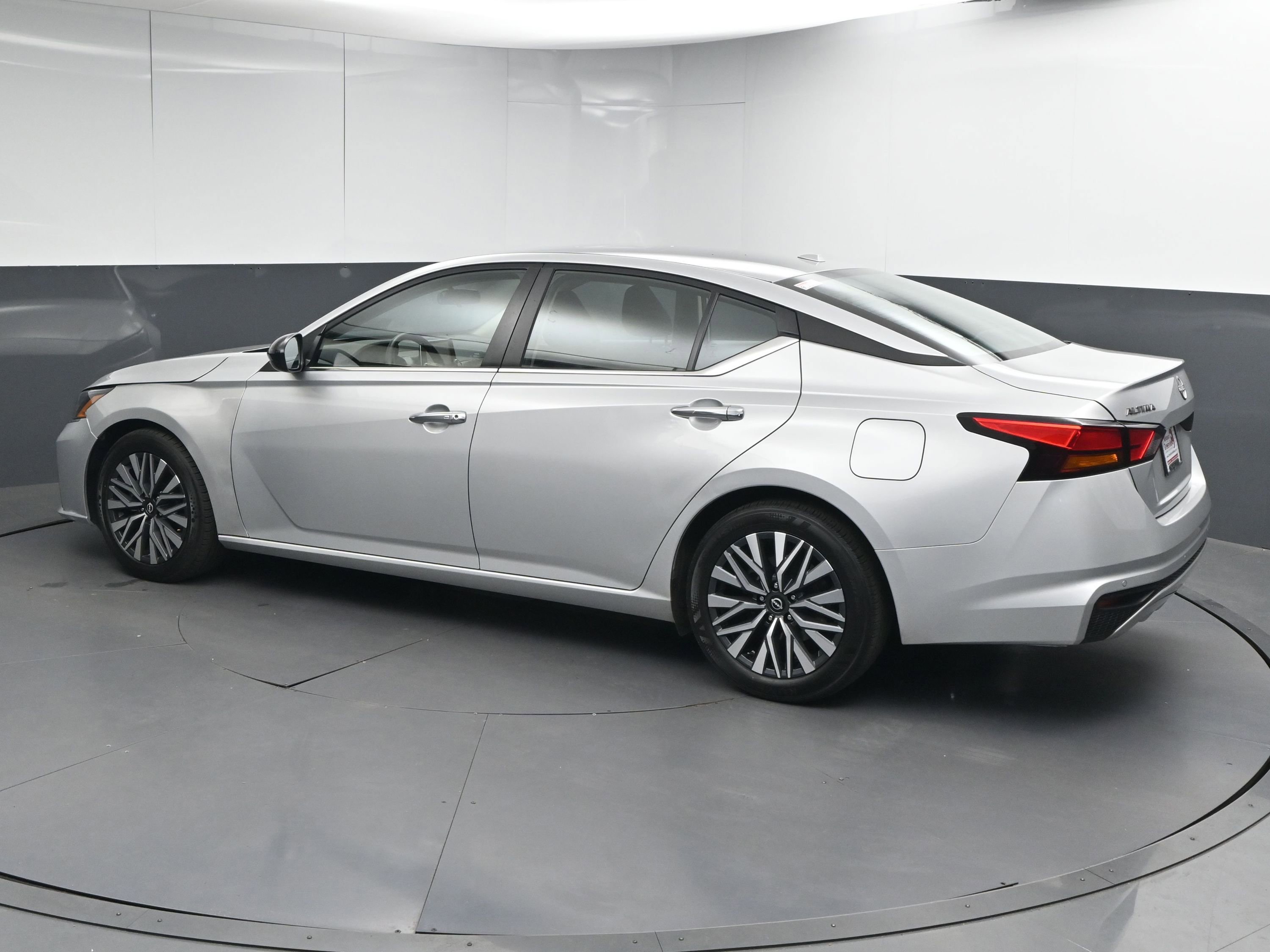 Certified 2024 Nissan Altima 2.5 SV image 6