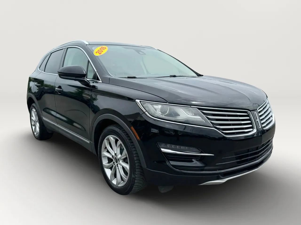 Used 2016 Lincoln MKC Select w/ Lincoln MKC Climate Package image 3