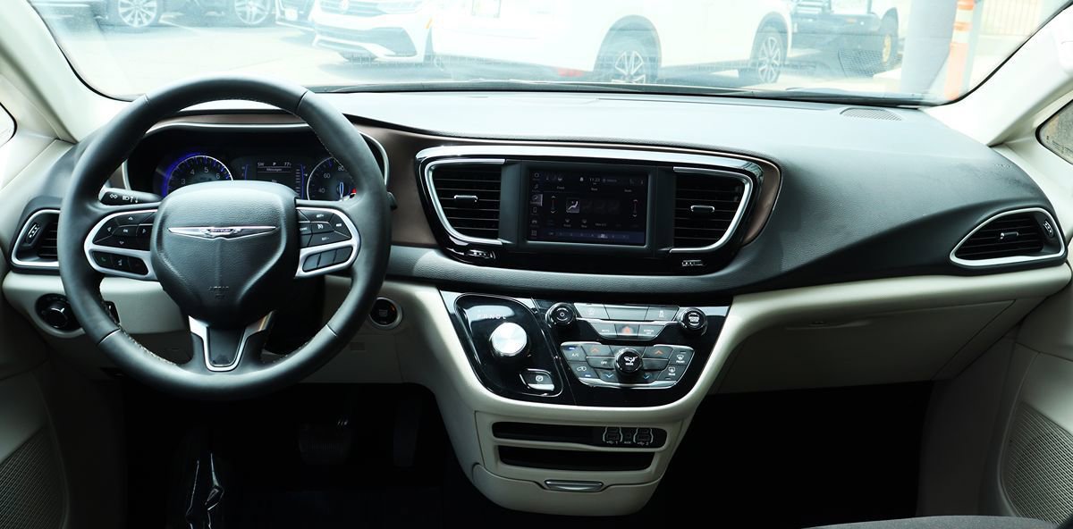Used 2023 Chrysler Voyager LX FWD image 40