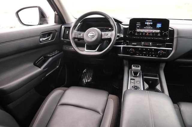 Certified 2025 Nissan Pathfinder SL AWD/4WD image 24