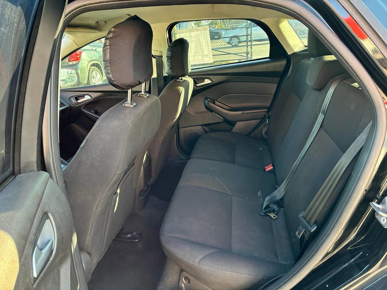 Used 2016 Ford Focus SE w/ SE Sport Package image 9