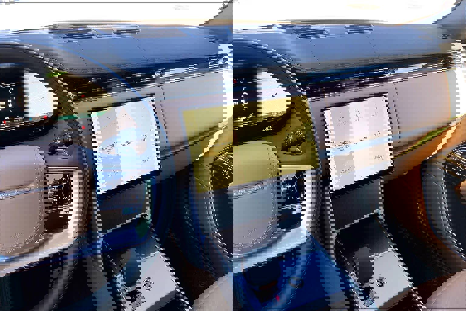 New 2026 Land Rover Range Rover SE image 6