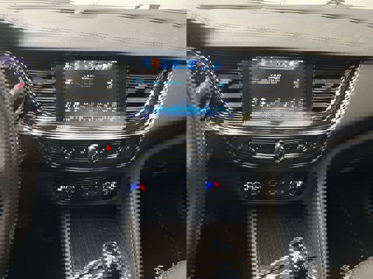 Used 2018 Buick Regal Preferred w/ Driver Confidence Package #1 image 17