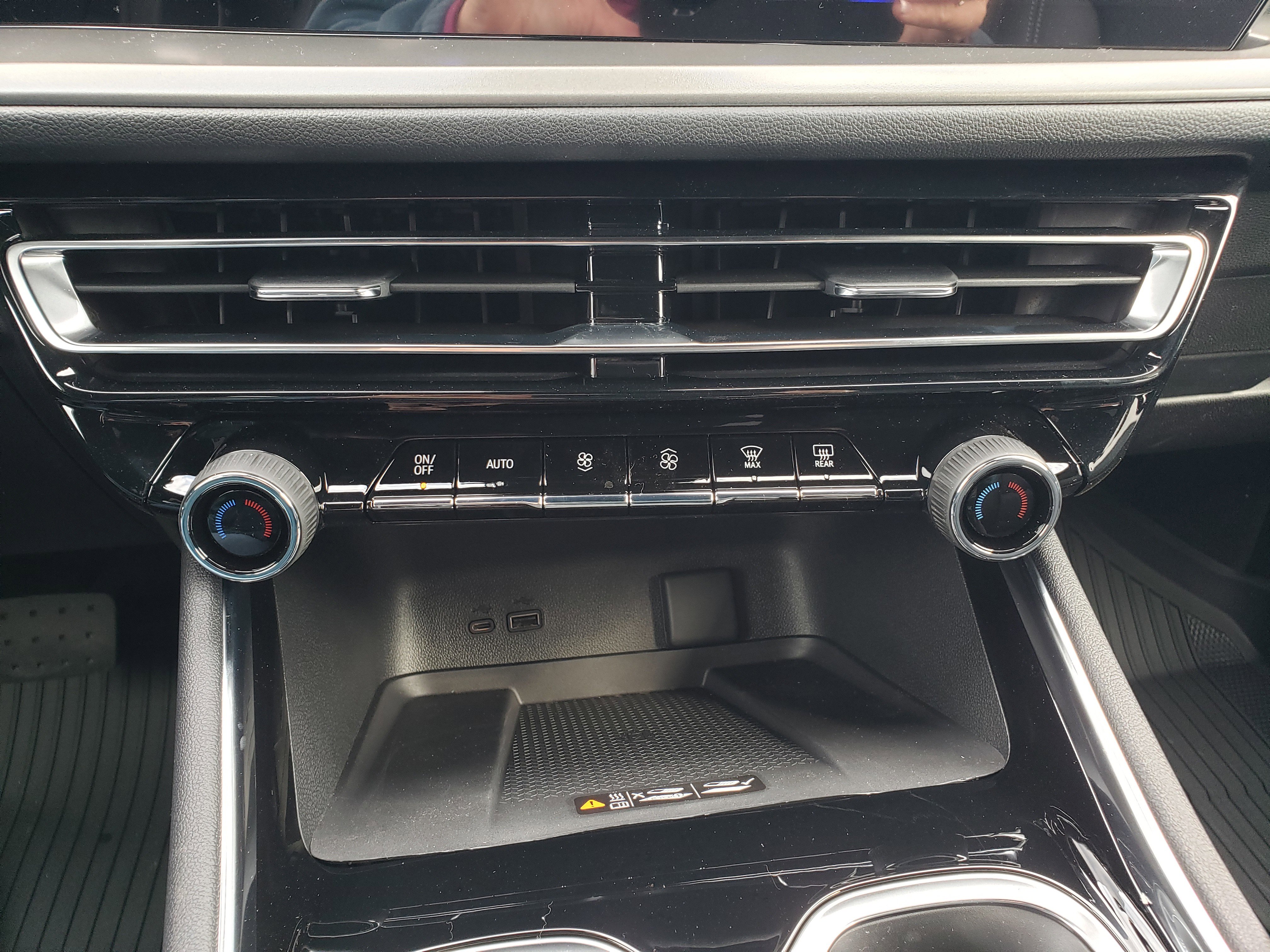 New 2026 Chevrolet Traverse LT w/ Midnight/Sport Edition image 23