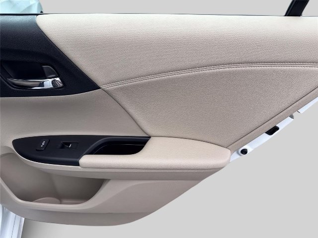 Used 2017 Honda Accord Touring image 23