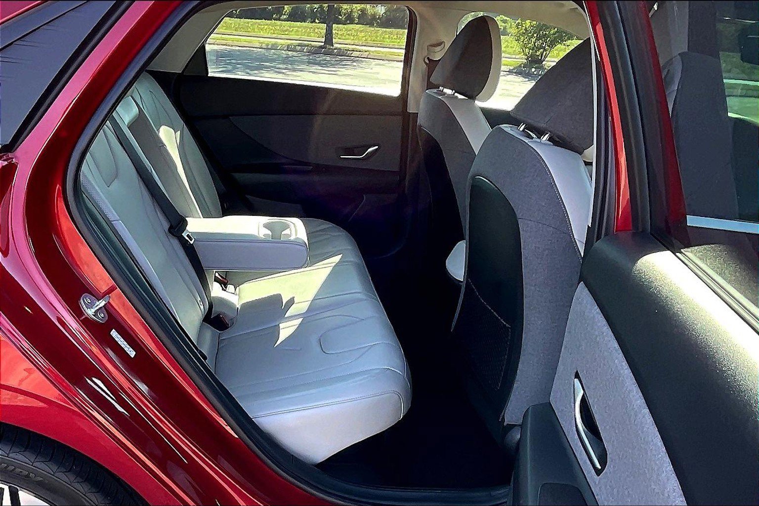 Used 2023 Hyundai Elantra Limited w/ Cargo Package image 18