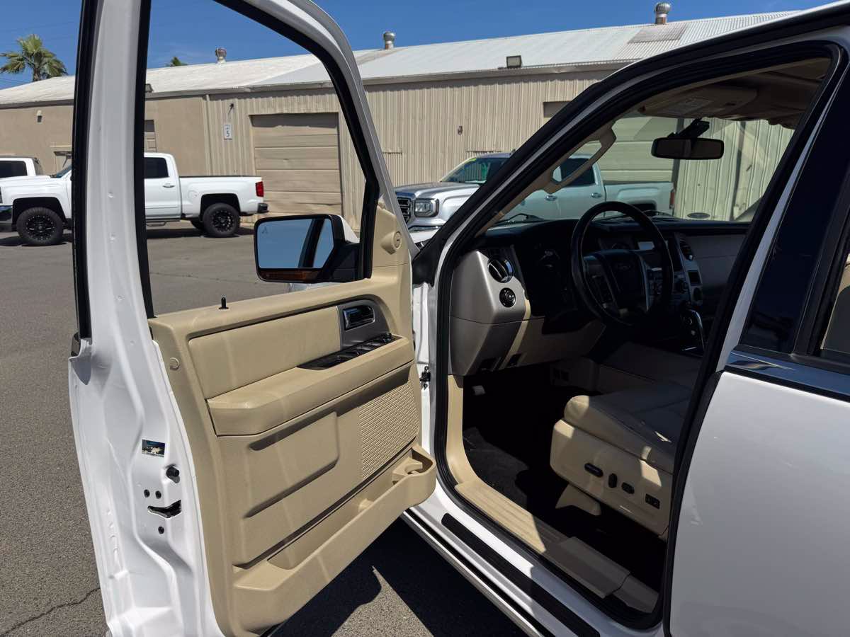 Used 2016 Ford Expedition Limited w/ Equipment Group 301A AWD/4WD image 26