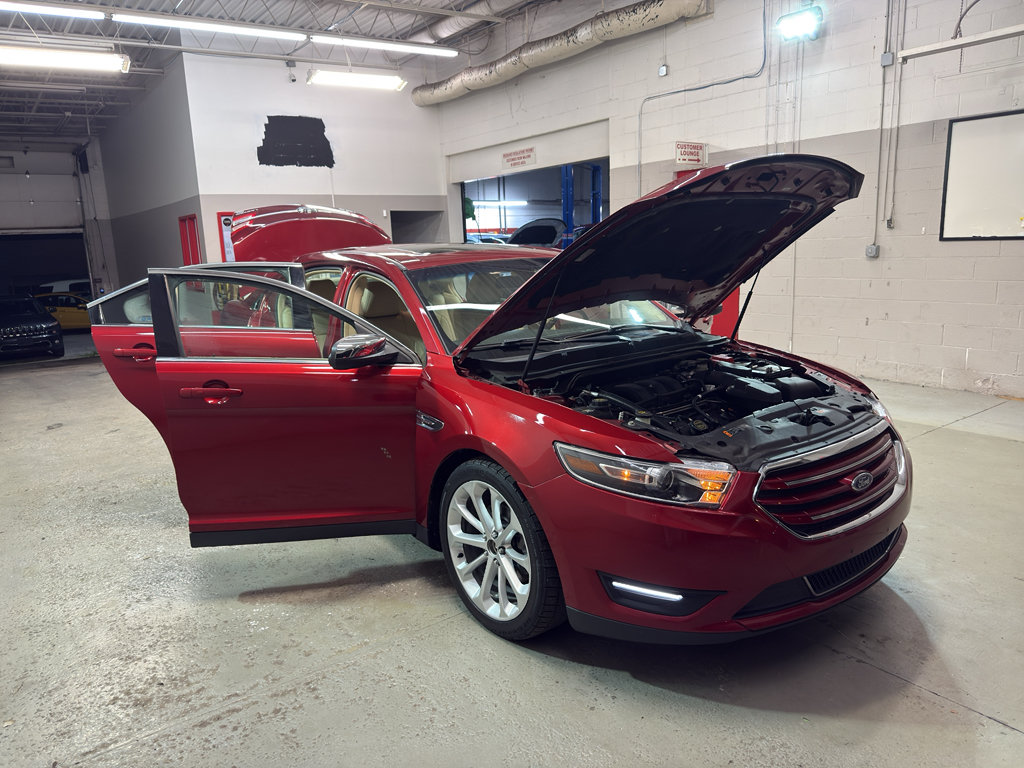 Used 2018 Ford Taurus Limited AWD/4WD image 9